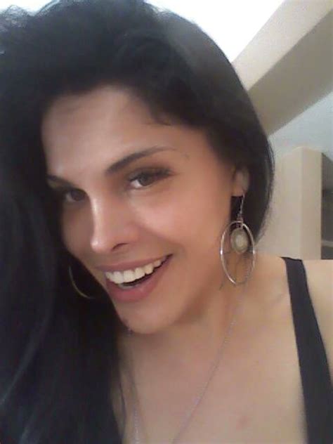 Gozando na boca da travesti Bianca Soares .